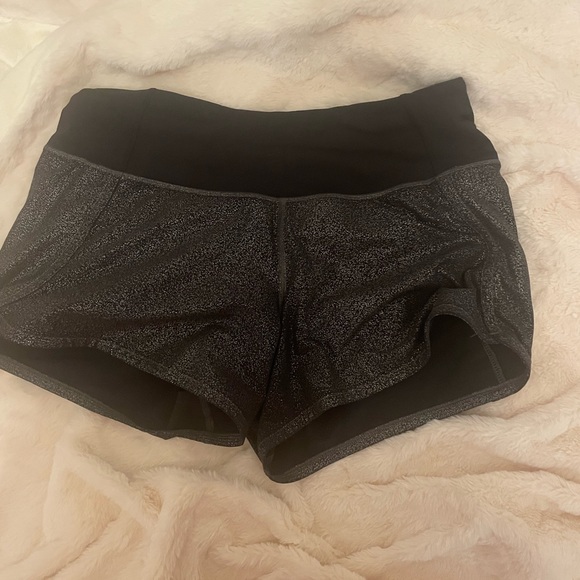 cute lulu metallic shorts!SIZE 2 - Picture 3 of 3